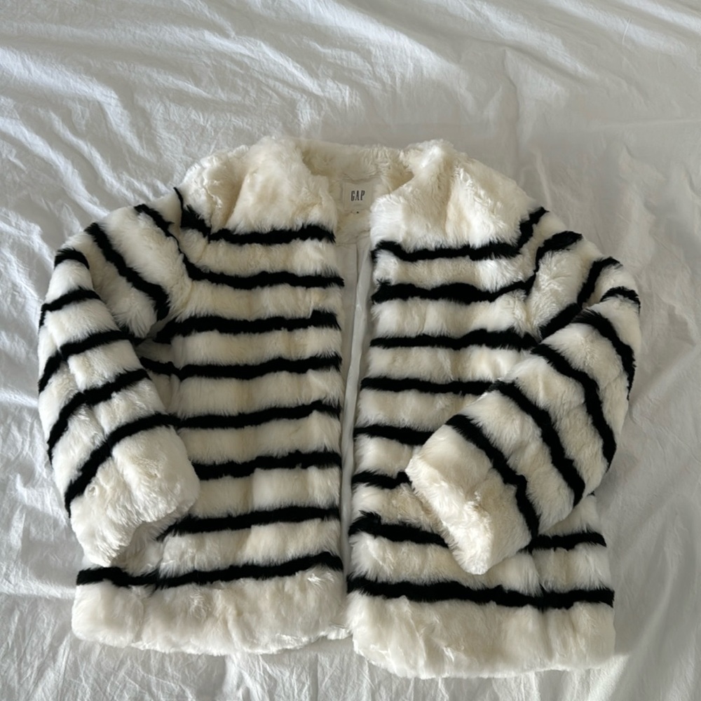 Plush GAP faux fur jacket black white stripe w pockets M  EVERYTHING $20 or less